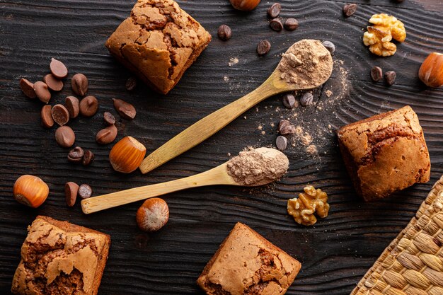 Arrangement de délicieux gâteaux sucrés