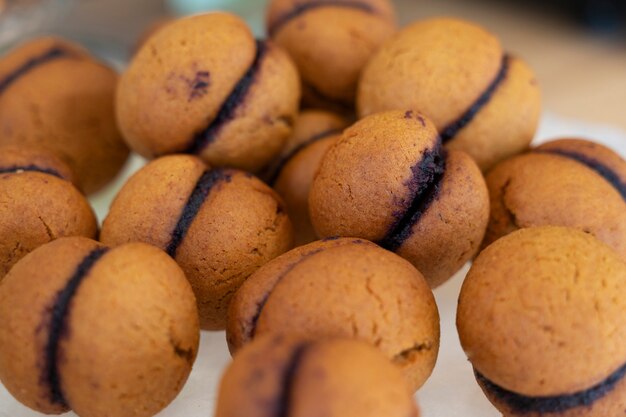 Arrangement de délicieux produits en boulangerie