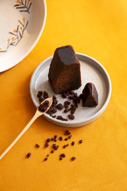 Arrangement de desserts sucrés au jaggery