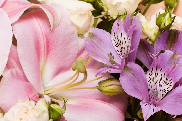 Arrangement de fond de belles fleurs