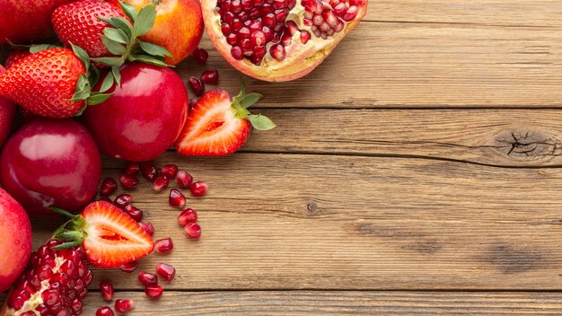 Arrangement de fruits frais à plat