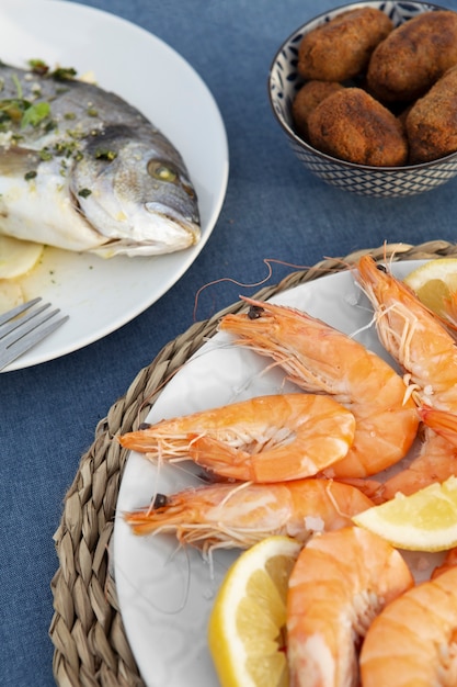 Arrangement de fruits de mer savoureux à angle élevé