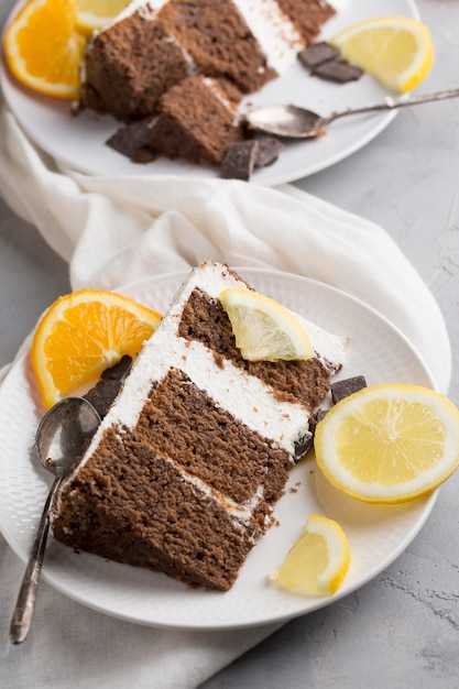 Photo gratuite arrangement de gâteau avec des tranches d'orange