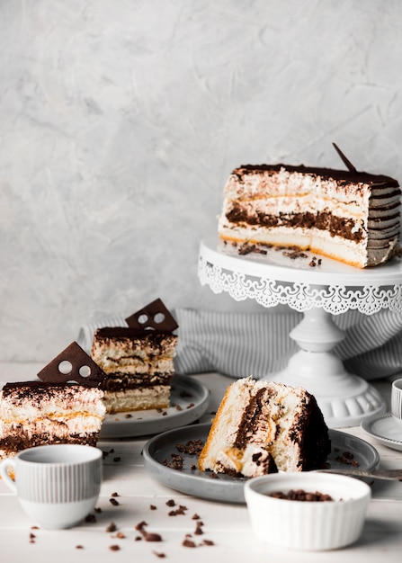 Arrangement de gâteaux au chocolat savoureux