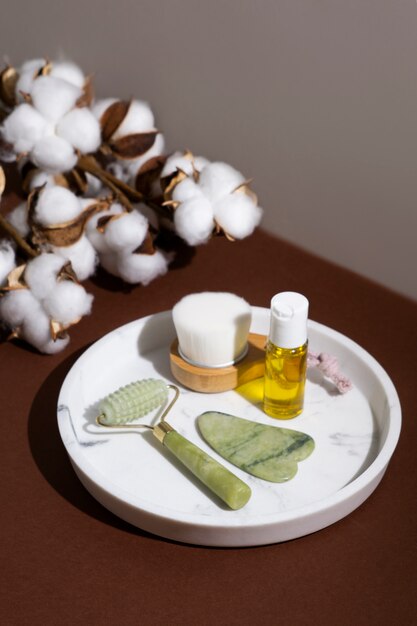 Arrangement de gua sha et de coton à angle élevé