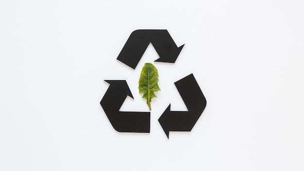 Arrangement de la journée mondiale de l'environnement avec signe de recyclage