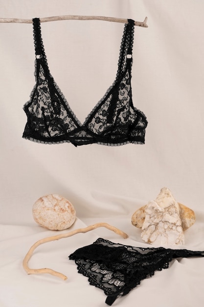 Photo gratuite arrangement de lingerie féminine nature morte