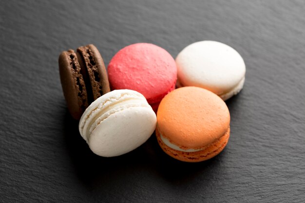 Arrangement de macarons à angle élevé