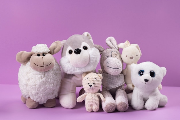 Photo gratuite arrangement mignon de jouets en peluche