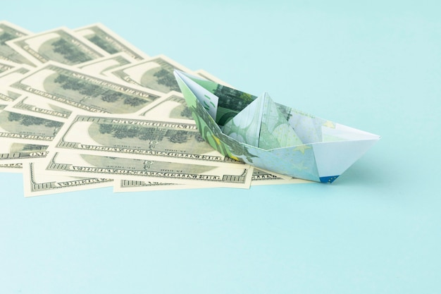 Arrangement de nature morte de liberté financière abstraite