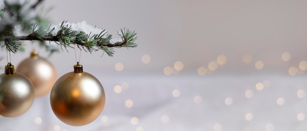 Photo gratuite arrangement de noël décoratif avec espace de copie