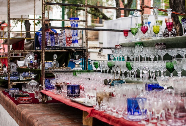 Arrangement d'objets de marché d'antiquités