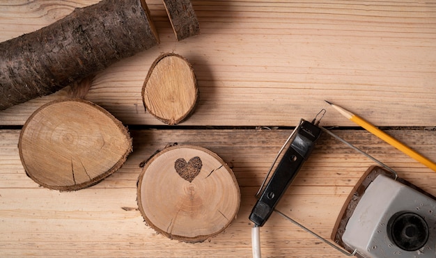Arrangement d'outils d'artisanat du bois