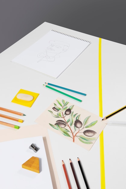 Photo gratuite arrangement d'outils d'illustrateur nature morte