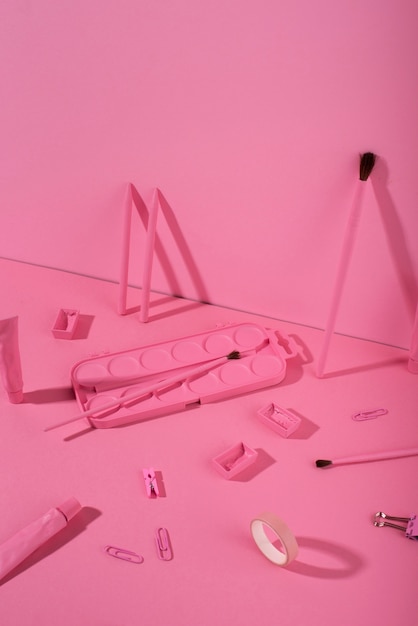 Photo gratuite arrangement d'outils d'illustrateur rose