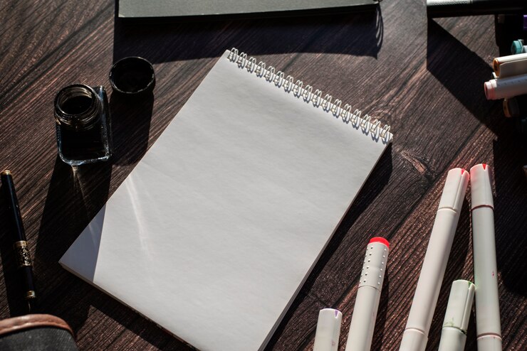 Photo gratuit arrangement d'outils illustrateurs nature morte