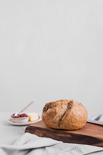 Arrangement de pain avec confiture