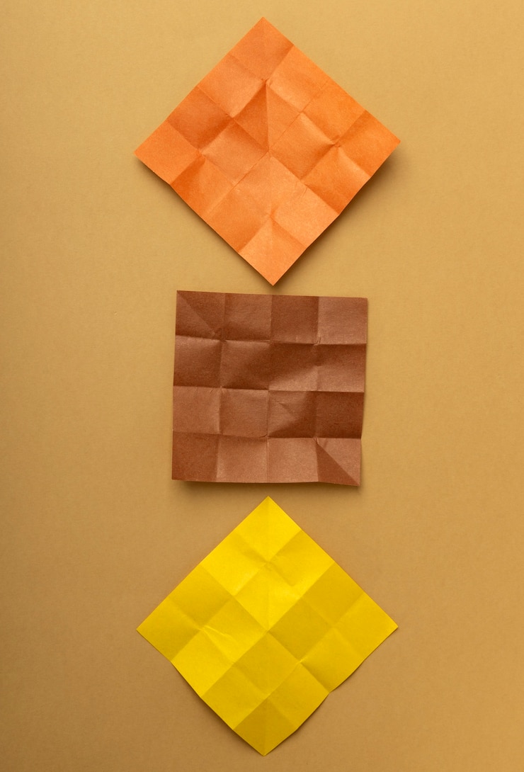 Photo gratuit arrangement de papier froissé à plat