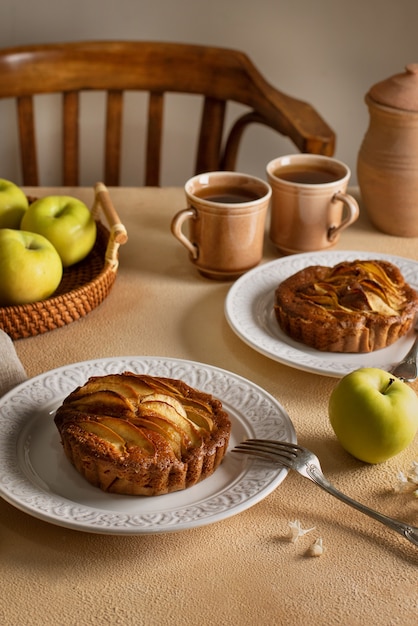 Photo gratuite arrangement de pâtisserie et de pommes