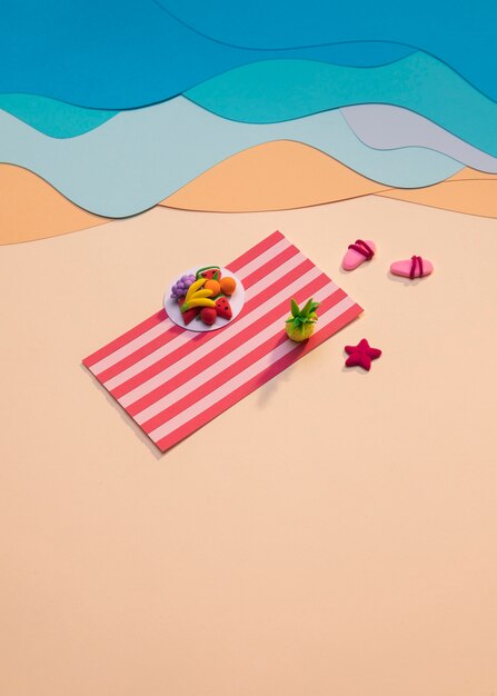 Arrangement de plage d'été en papier