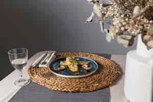 Photo gratuite arrangement de plat de poisson basse