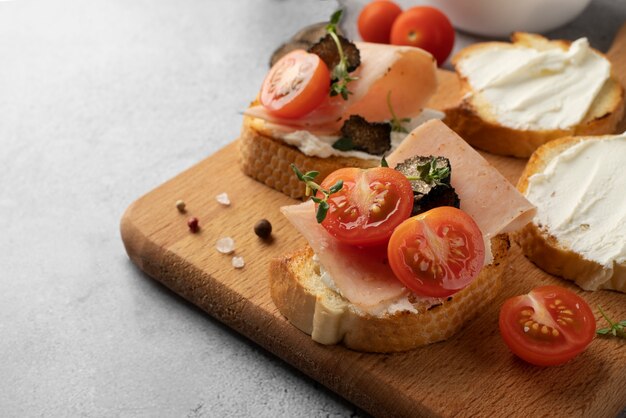 Arrangement de plat à truffe à angle élevé