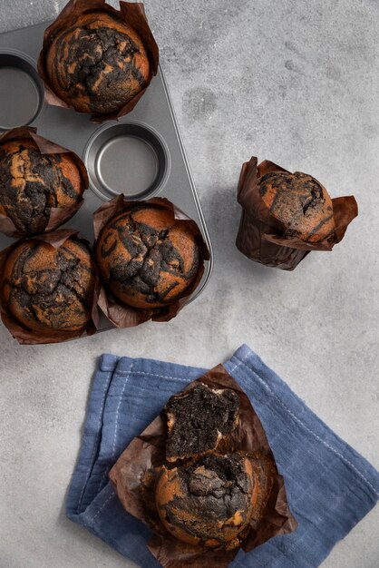 Arrangement de produits de boulangerie végétaliens à plat