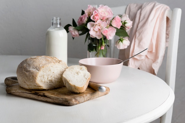 Arrangement d'un repas sain sur la table