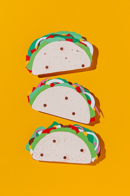 Arrangement de tacos en papier vue de dessus