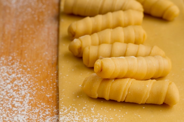 Arrangement traditionnel de bâtonnets de fromage vénézuélien