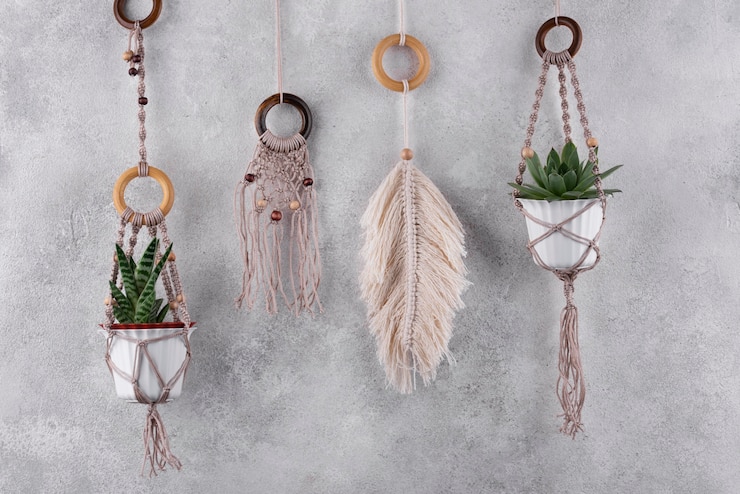 Photo gratuit arrangement traditionnel de macrame à l'intérieur