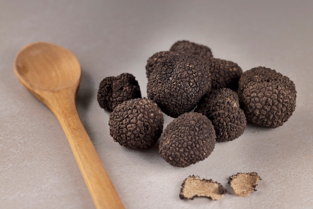 Arrangement de truffes et de cuillères à angle élevé