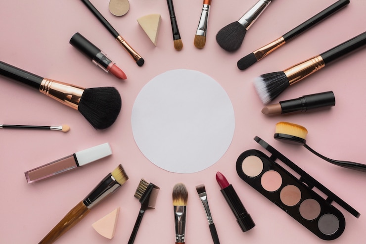Photo gratuit arrangement de la vue au-dessus avec des pinceaux de maquillage