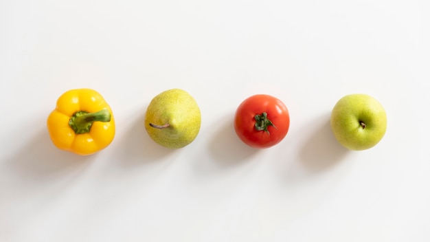 Arrangement de vue de dessus avec des aliments sains