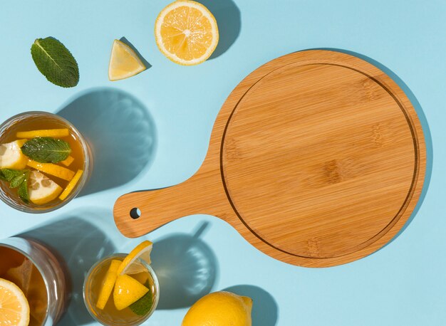 Arrangement de vue de dessus avec une délicieuse boisson kombucha