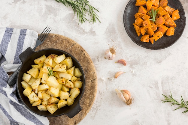 Arrangement de vue de dessus de repas de pommes de terre