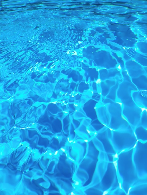 Photo gratuite arrière-plan de l'eau d'ondulation bleue, surface de l'eau de la piscine bleue