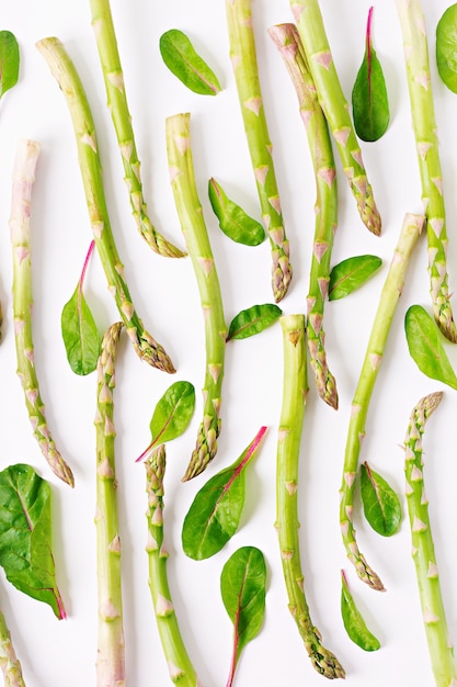 Arrière-plan isolé sur fond blanc asperges. Vue de dessus