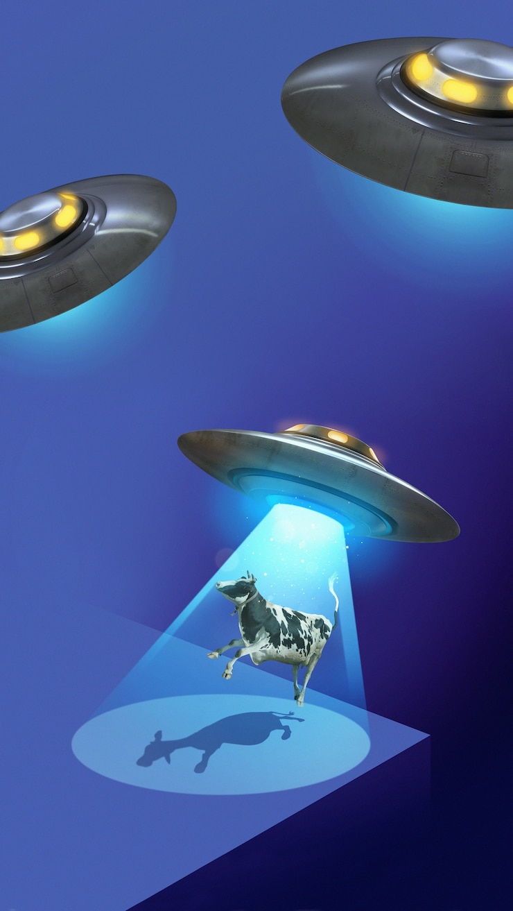 Photo gratuit arrivée du concept d'extraterrestres avec vache