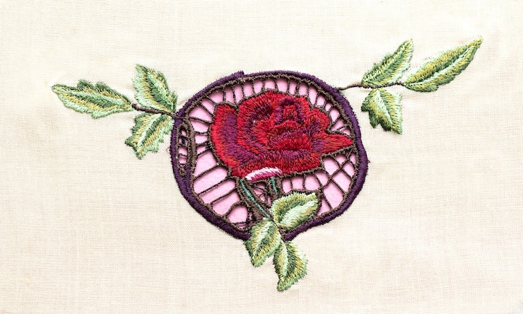 Photo gratuit arts et métiers populaires de broderie à la main