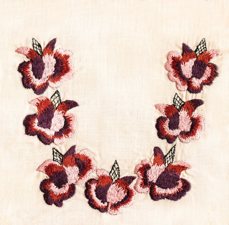 Photo gratuit arts et métiers populaires de broderie à la main
