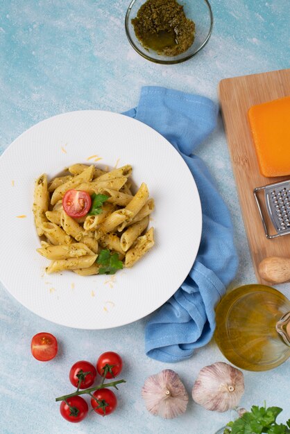 Assiette avec un délicieux plat de pâtes italiennes