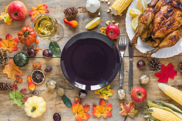 Assiette entre légumes et poulet au four