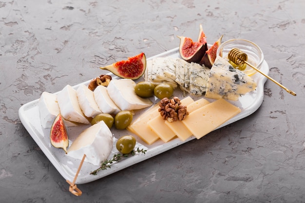 Assiette de fromages au miel