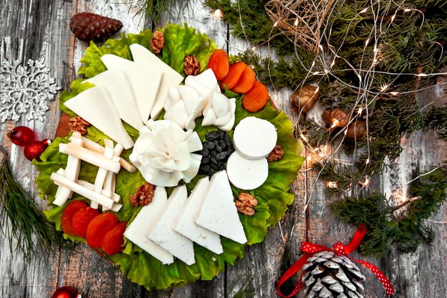 Assiette de fromages avec différents types de fromages