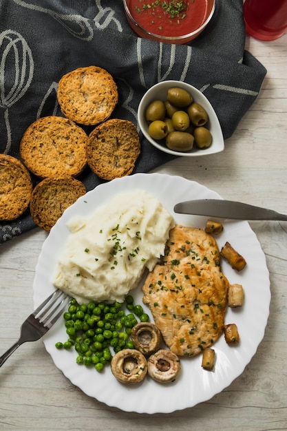 Assiette avec un plat délicieux