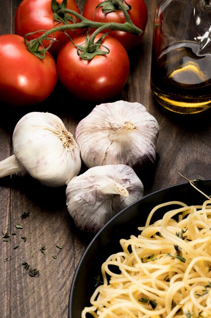 Assiette de spaghettis et légumes