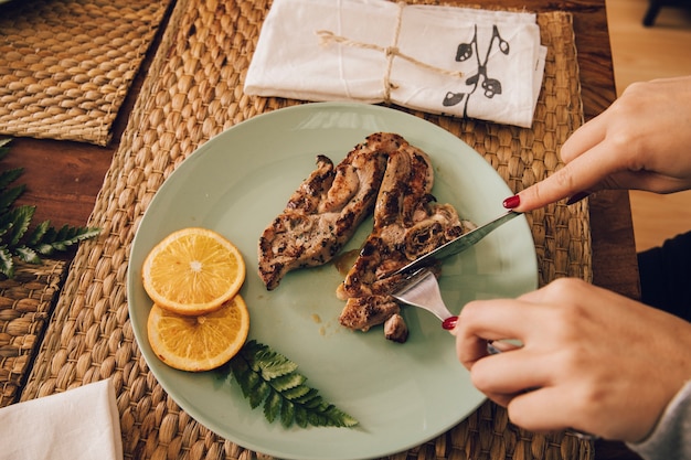 Photo gratuite assiette à viande