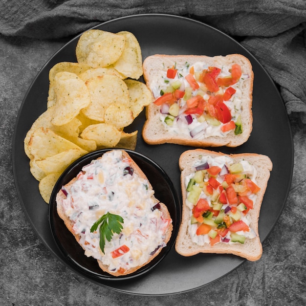 Assiette vue de dessus avec petit déjeuner