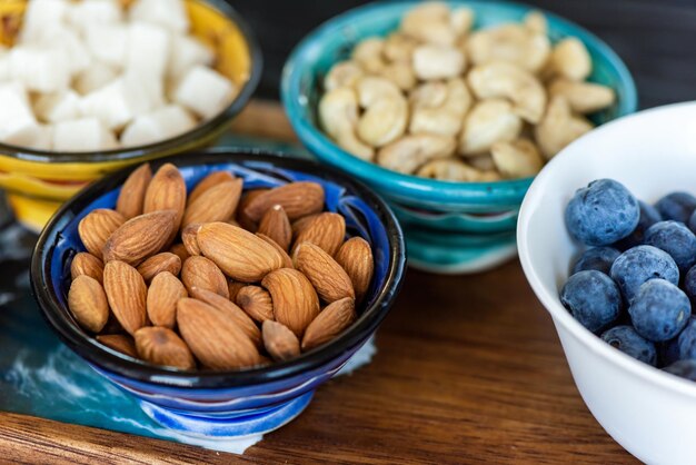 Assiettes avec des aliments sains